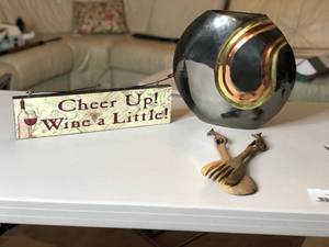 lot 217 image: Decor Set