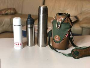 lot 221 image: Thermos Set