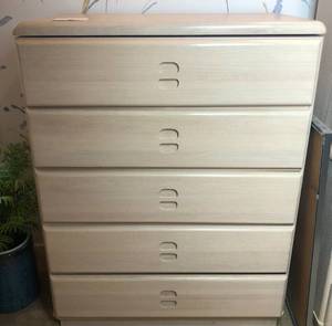 lot 1 image: Beautiful Bedroom Wambold Furniture Set