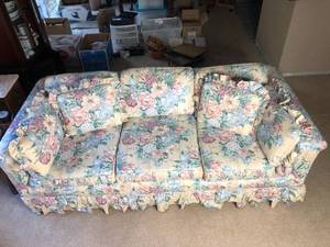 lot 20 image: Comfy Couch