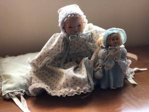 lot 383 image: Show Stoppers Inc Dolls Collectible Porcelain Dolls