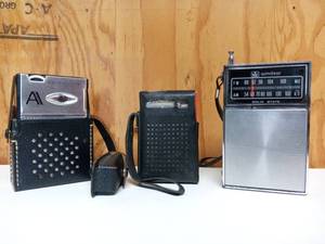 lot 190 image: Vintage Radios