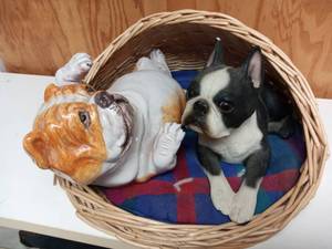 lot 361 image: Sandcast Ceramic Dogs In Dog House