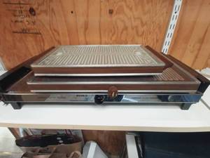 lot 366 image: Food Warmer