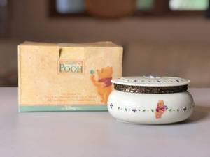 lot 224 image: Simply Pooh Music Box