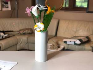 lot 228 image: Vase W Glass Flowers
