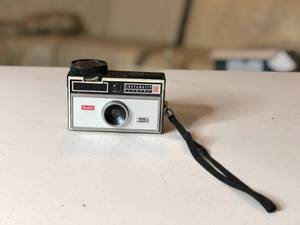 lot 234 image: 1963 Display Kodak Instamatic 100 Camera
