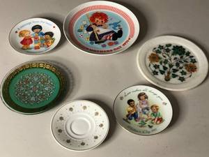 lot 265 image: Collector Plate Set
