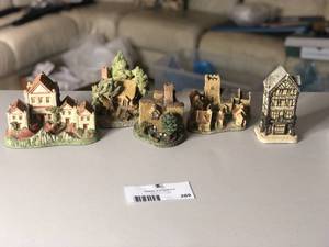 lot 289 image: David Winter Cottages
