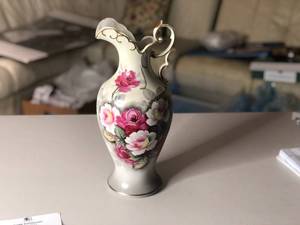 lot 188 image: Floral Vase