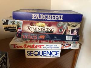 lot 385 image: Family Game Bundle
