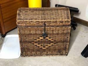 lot 395 image: Wicker Basket
