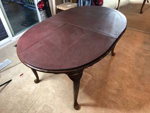 lot 12 image: Vintage Cherry Dining Room Table with Leaf