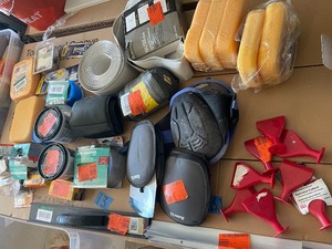 lot 71 image: Assorted Lot of flooring and Carpeting tools