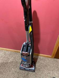 lot 100 image: Shark DuoClean Lift-Away Upright Vacuum