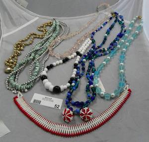 Group of 17 pcs of costume jewelry