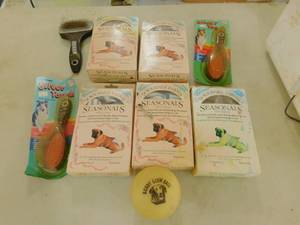lot 35 image: Dog Supplies