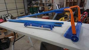 lot 41 image: Wheeled Roof Rake