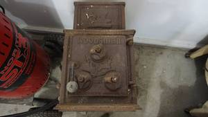 lot 44 image: Vintage Woodsman Atlantic Cast Iron Wood Stove