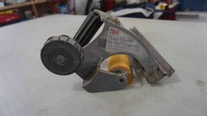 lot 75 image: 3M Hand-Masker M-3XII Dispenser