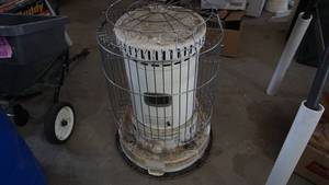 lot 70 image: Dyna-Glo IndoorOutdoor Kerosene Convection Heater