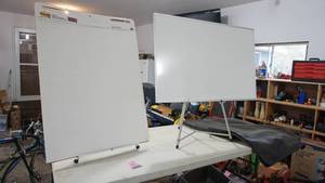lot 95 image: 2 Large Easel Pads with Boone Stands