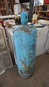 lot 124 image: 100 lb 25 Gallon Propane Tank