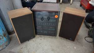 lot 131 image: JC Pennys AMFM Stereo System  DLK 2-Way Loudspeaker System
