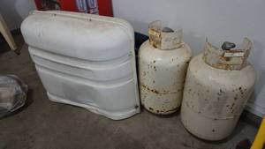 lot 136 image: Lot of 2 Propane Tanks And Cover