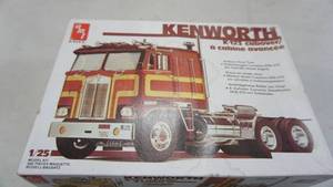 lot 143 image: New AMT 125 Kit # AMT-687 1973 KENWORTH K-123 Cabover