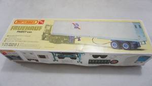 lot 145 image: New AMT Matchbox 125 Fruehauf PABST Van Model Kit