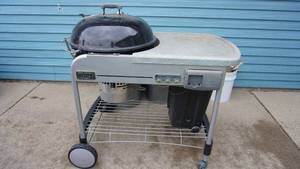 lot 173 image: Weber Performer Deluxe Charcoal Grill