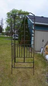 lot 175 image: Tall Decorative Flower Trellis