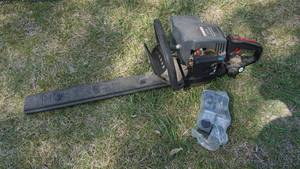 lot 8 image: Craftsman 2221cc Gas Bushwacker Hedge Trimmer