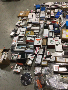 assorted pallet of faucets all varys sizes and models (see all pictures)