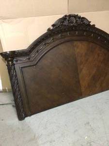 King Bed Panel Headboard (in good condition) (see all pictures)