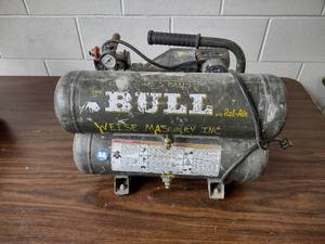 lot 193 image: Rol-Air The Bull 2 hp. Air Compre...