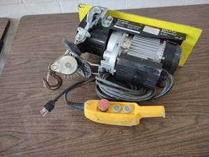 lot 194 image: Strongway 2 hp. Electric Winch, 750...