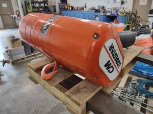lot 197 image: CM Lodestar Model L 1 Ton Electric ...