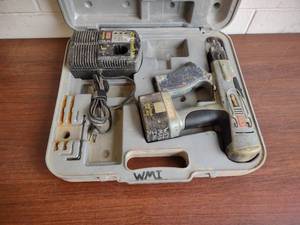 lot 206 image: Senco Duraspin 14.4 Volt Screw Gun,...