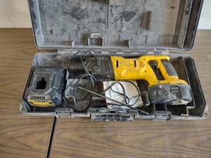 lot 207 image: Dewalt 18 Volt, 78 SDS Hammer Dri...