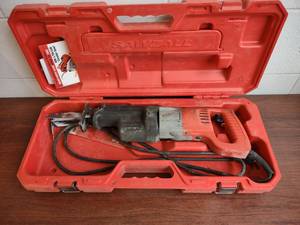 lot 214 image: Milwaukee Heavy Duty Sawzall, Works...