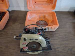 lot 216 image: Skilsaw Model 5275 Circular Saw, 2 ...