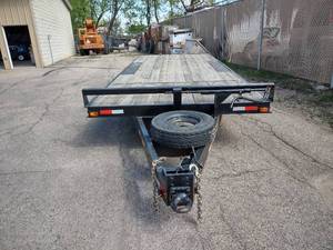 lot 2 image: 2003 Econoline Flatbed Tilt Trailer