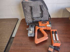 lot 225 image: Ramset GypFast 6 Volt Cordless Driv...