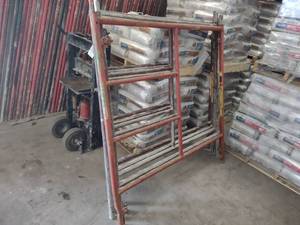 lot 90 image: (8) Waco 61x61 Scaffold Ladder En...