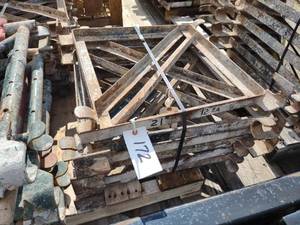 lot 172 image: (12) 21 Scaffold Outriggers...
