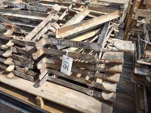 lot 175 image: (13) 12 Scaffold Outriggers...