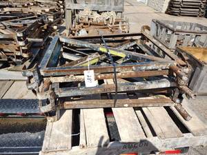 lot 289 image: (10) 31 Scaffold Outriggers...