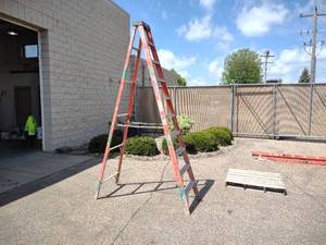 lot 244 image: Werner 10 Fiberglass Step Ladder, ...